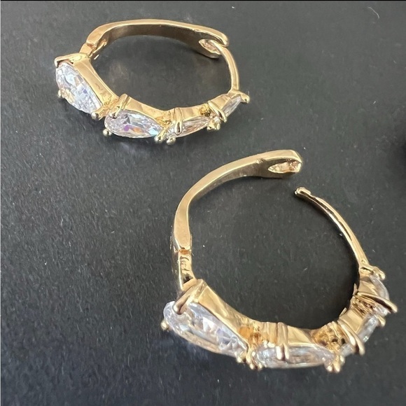 ✨ Gold Plated Hoop Earrings with Pear-Shaped White Stones Classic Sparkle Hoops - Picture 6 of 11